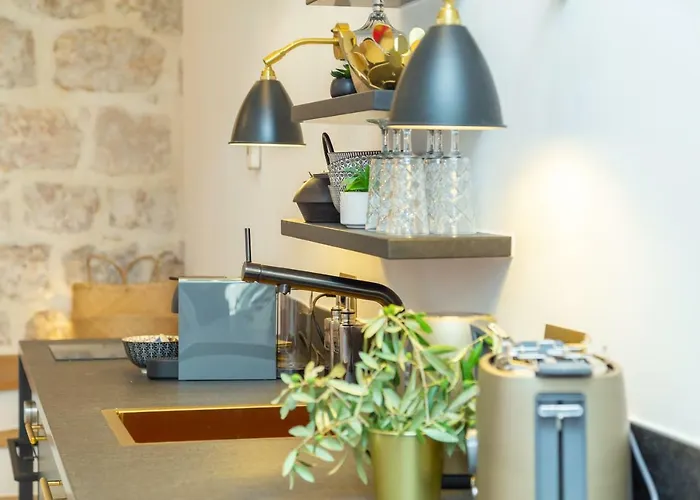 Old Town House With Floor Heating & Lush Private Garden